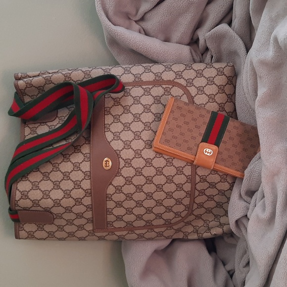 Gucci Handbags - Gucci tote and wallet authentic